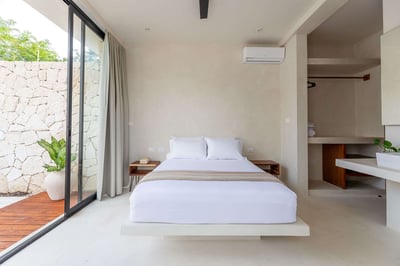 Luxury Villa Photo #28