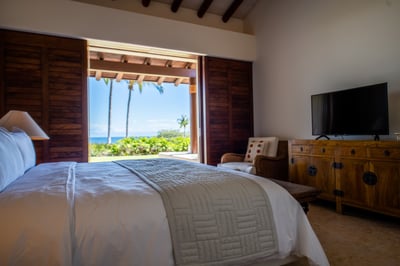 Luxury Villa Photo #32