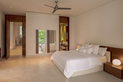 Luxury Villa Photo #17