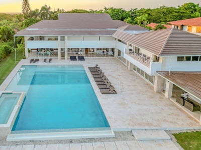 Luxury Villa Photo #2