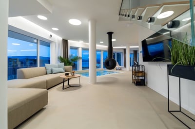 Luxury Villa Photo #32