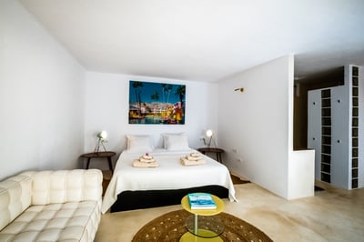 Luxury Villa Photo #25