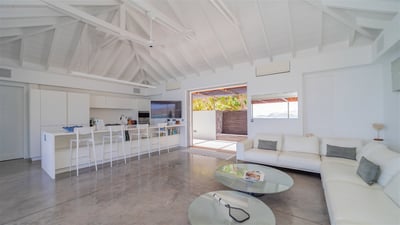 Luxury Villa Photo #25