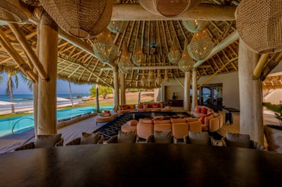 Luxury Villa Photo #18