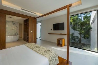 Luxury Villa Photo #26