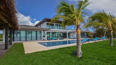 Luxury Villa Photo #5