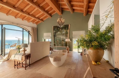Luxury Villa Photo #9