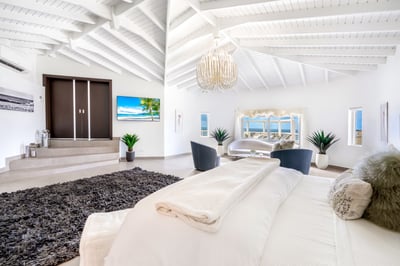 Luxury Villa Photo #18
