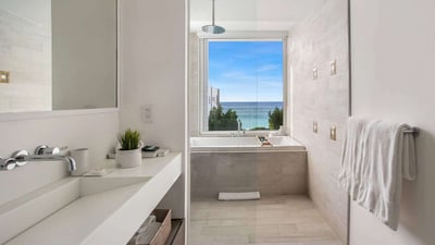 Luxury Villa Photo #26