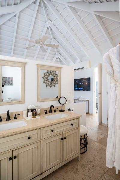 Luxury Villa Photo #38