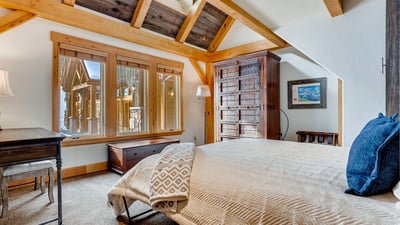 King suite, main level