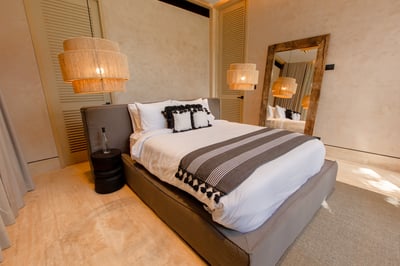Luxury Villa Photo #36