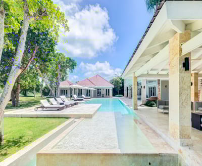 Luxury Villa Photo #9