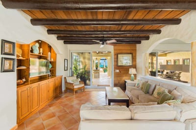 Luxury Villa Photo #15