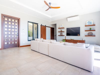 Luxury Villa Photo #16