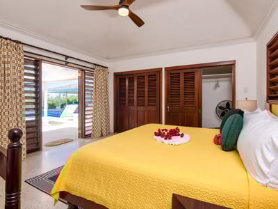 Luxury Villa Photo #12