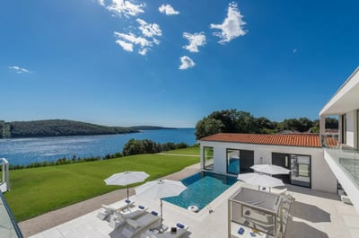Luxury Villa Photo #6