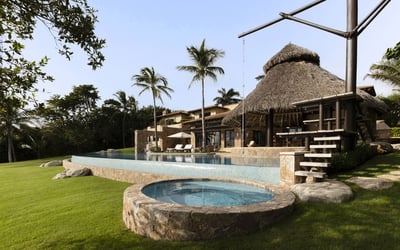 Luxury Villa Photo #5