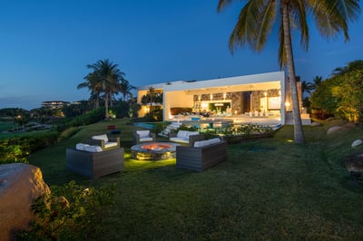 Luxury Villa Photo #16
