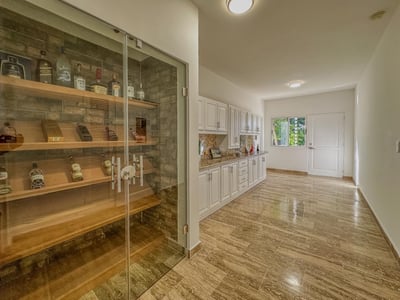Luxury Villa Photo #17