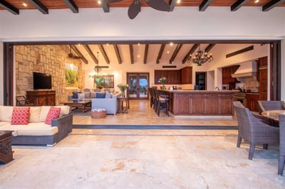 Luxury Villa Photo #15