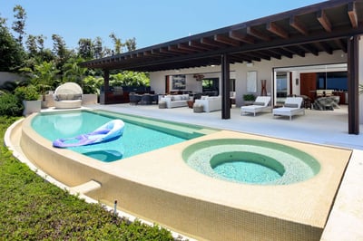 Luxury Villa Photo #5