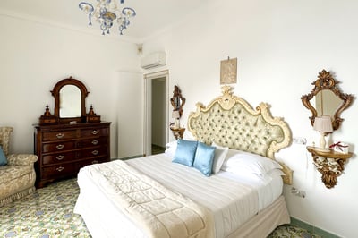 Luxury Villa Photo #31