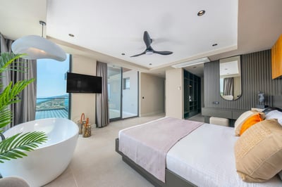 Luxury Villa Photo #32