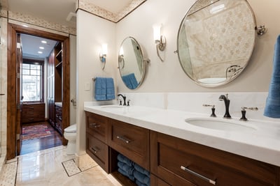  Bathroom with Tub and Shower