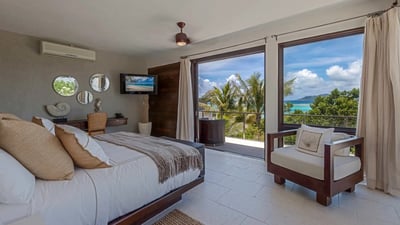 Luxury Villa Photo #16