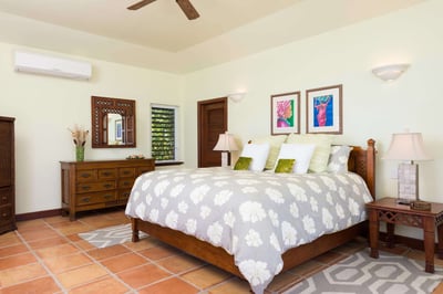 Luxury Villa Photo #15
