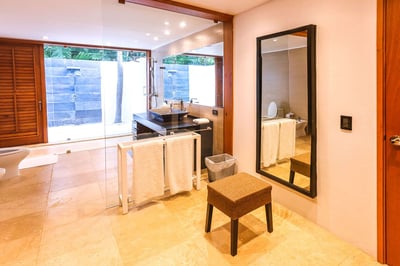 Luxury Villa Photo #18