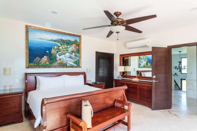 Luxury Villa Photo #50