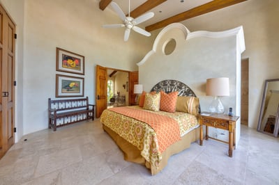 Luxury Villa Photo #32