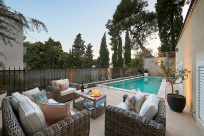 Luxury Villa Photo #6