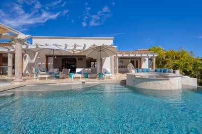Luxury Villa Photo #3