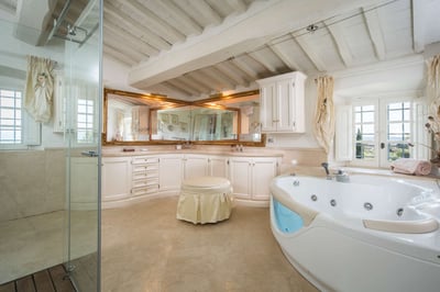 Luxury Villa Photo #25