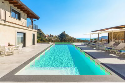 Luxury Villa Photo #9