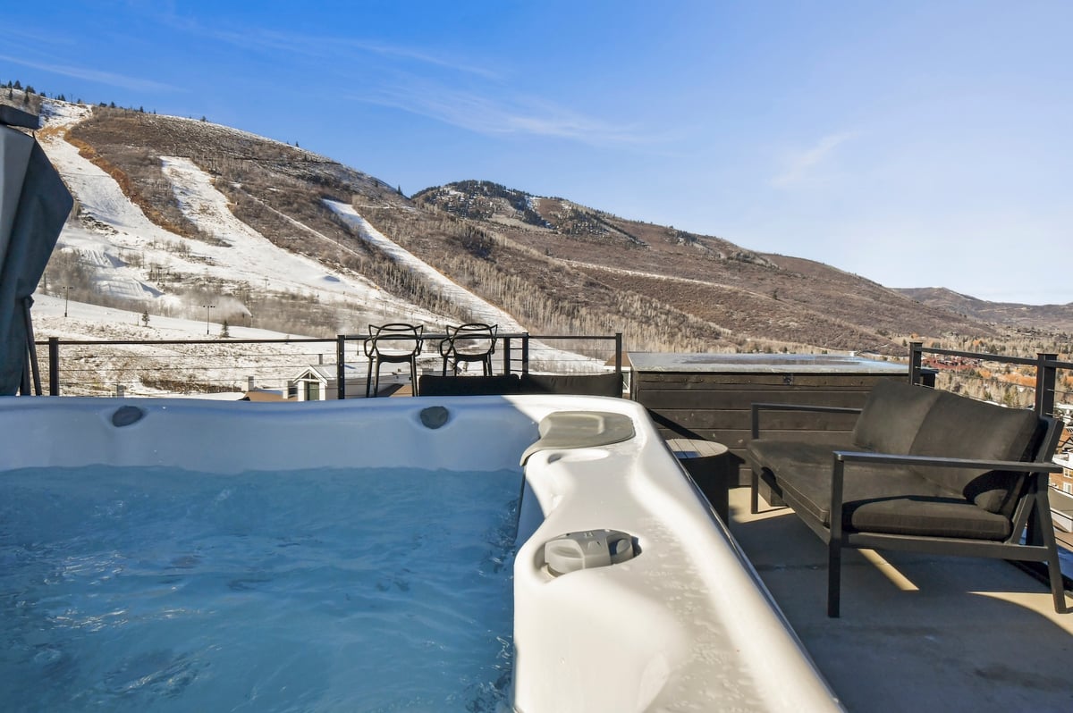Japandi Slopeside Retreat