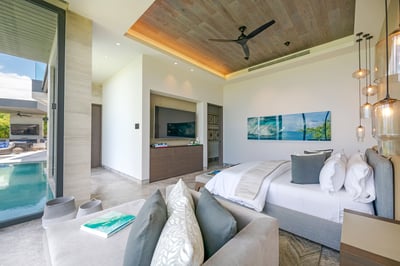 Luxury Villa Photo #15