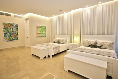 Luxury Villa Photo #25