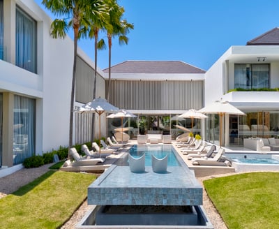 Luxury Villa Photo #3