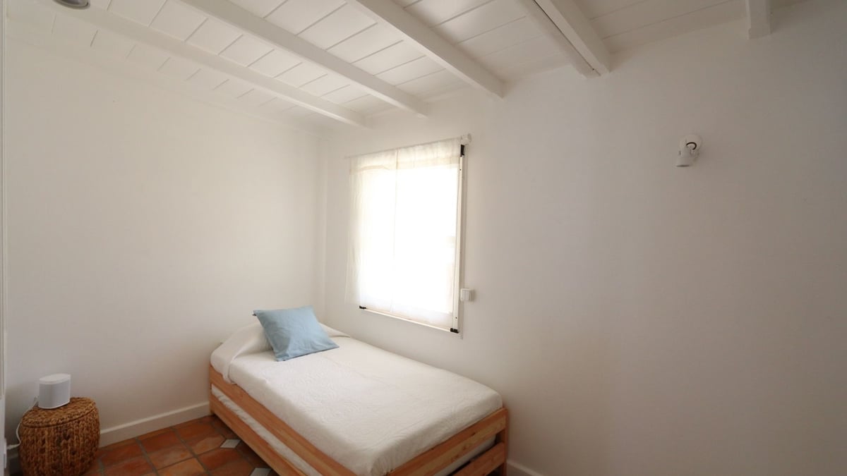Bedroom 4: Twin beds, air conditioning, mosquito screens, WIFI. Garden view - Image 28