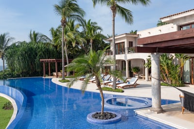 Luxury Villa Photo #9