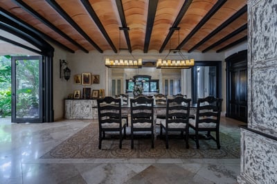 Luxury Villa Photo #29