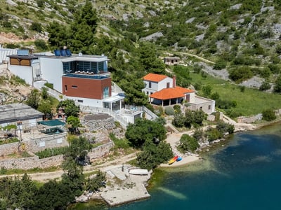 Luxury Villa Photo #38