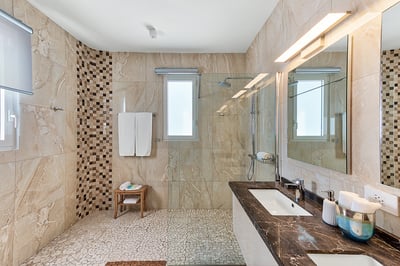 Luxury Villa Photo #51