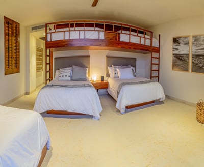 Luxury Villa Photo #23