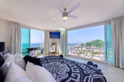 Luxury Villa Photo #19