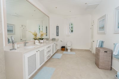 Luxury Villa Photo #23
